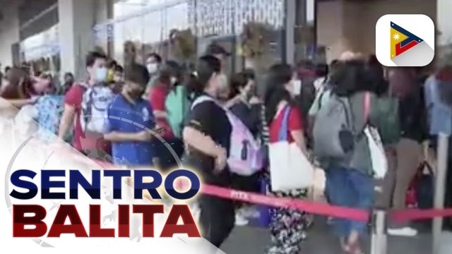 Mga biyaherong hahabol para magbakasyon sa bagong taon, dagsa sa PITX at NAIA; Ilang biyahero, naglakas-loob na bumiyahe dahil bakunado na