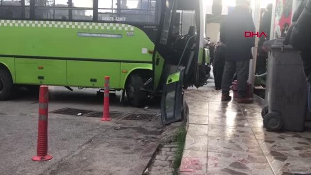 HALK OTOBÜSÜ DURAKTA BEKLEYENLERE ÇARPTI: 3 YARALI