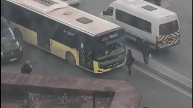 BAHÇELİEVLER'DE İETT OTOBÜSÜNÜN ÖNÜNÜ KESİP, ŞOFÖRLE TARTIŞTI