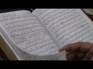 سلامة يكتب المصحف كاملا في ٧ أشهر بـ٤٠ قلما