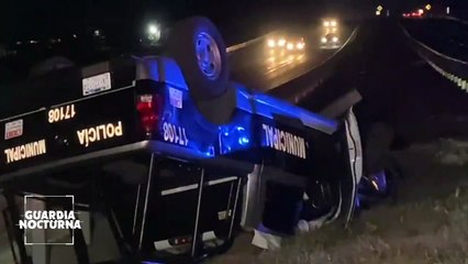 Patrulla de Tlaquepaque termina volcada sobre carretera a Zapotlanejo tras una persecución