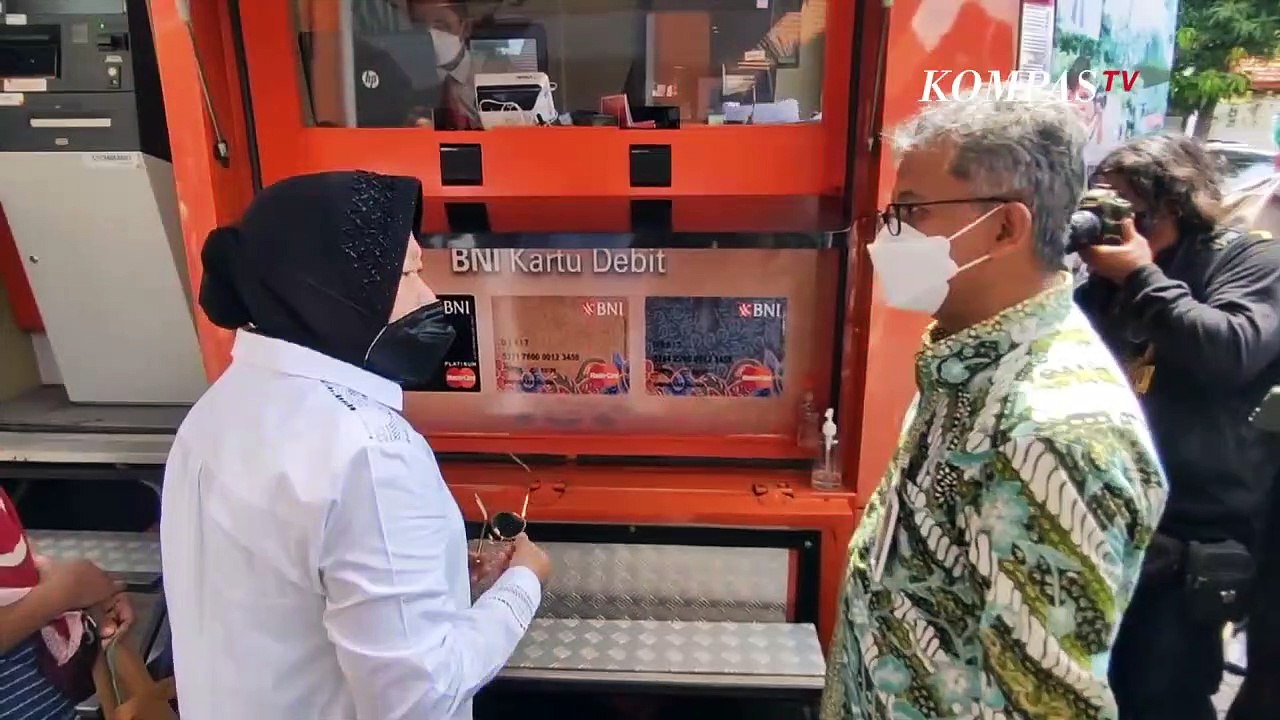 Alasan Mensos Risma Marahi Petugas Bank di Surabaya