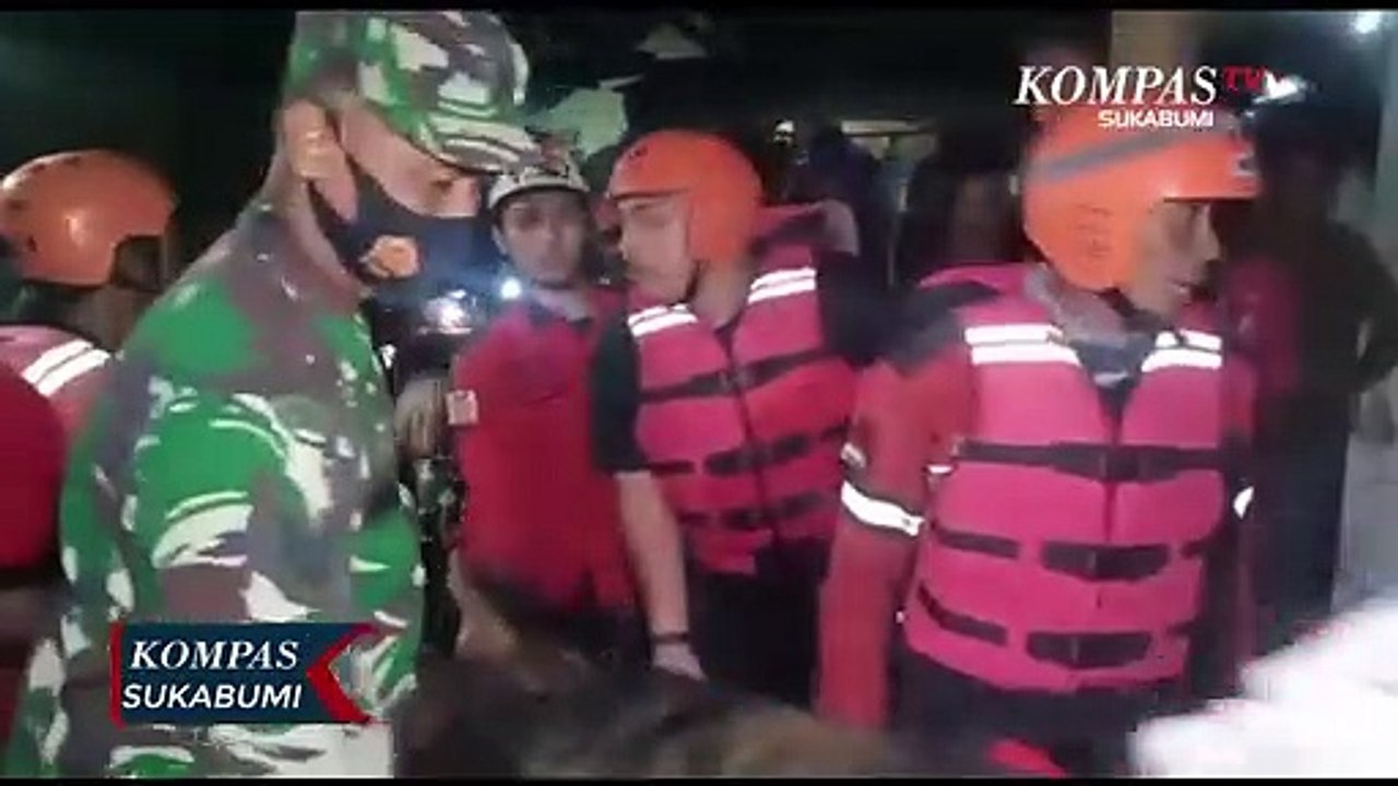 Diterpa Banjir Dan Longsor 1 Warga Tertimbun