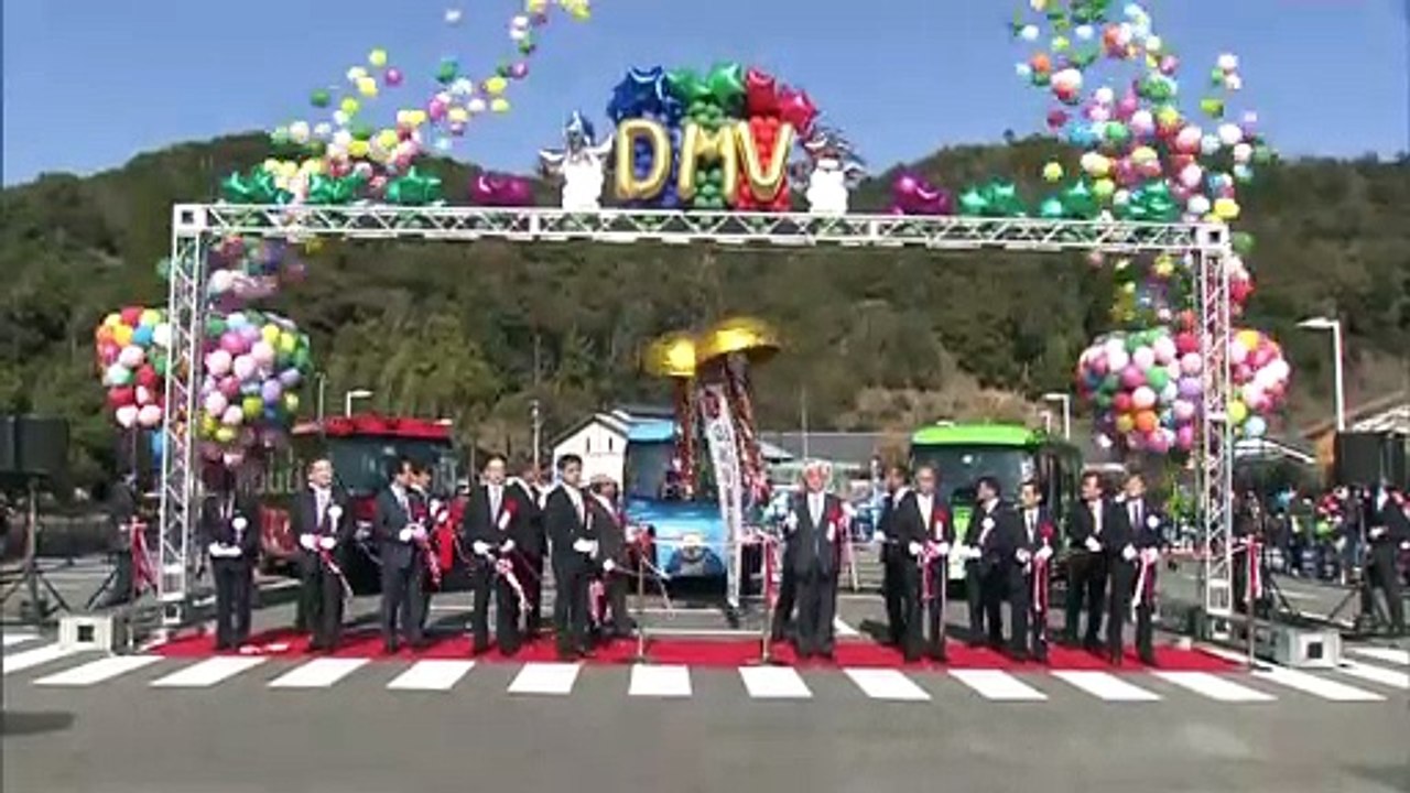 Japan nimmt Schienen-Straßen-Omnibusse in Betrieb