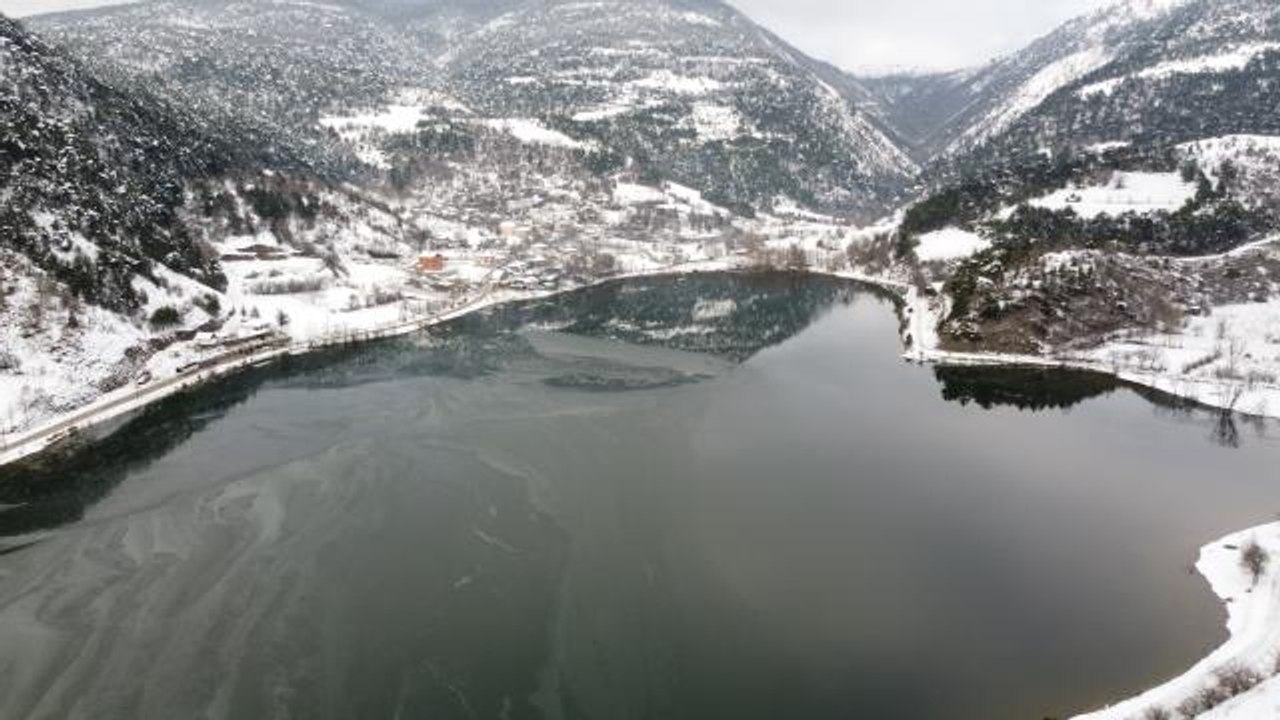 Son dakika haberleri... Çubuk Gölü'nün yüzeyi buz tuttu