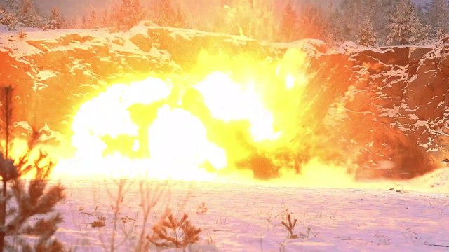 Explosion d'une Tesla Model S avec 30kg de TNT