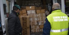Milano - Consegnate al Comune 13mila sciarpe confiscate da destinare a senza fissa dimora (27.12.21)