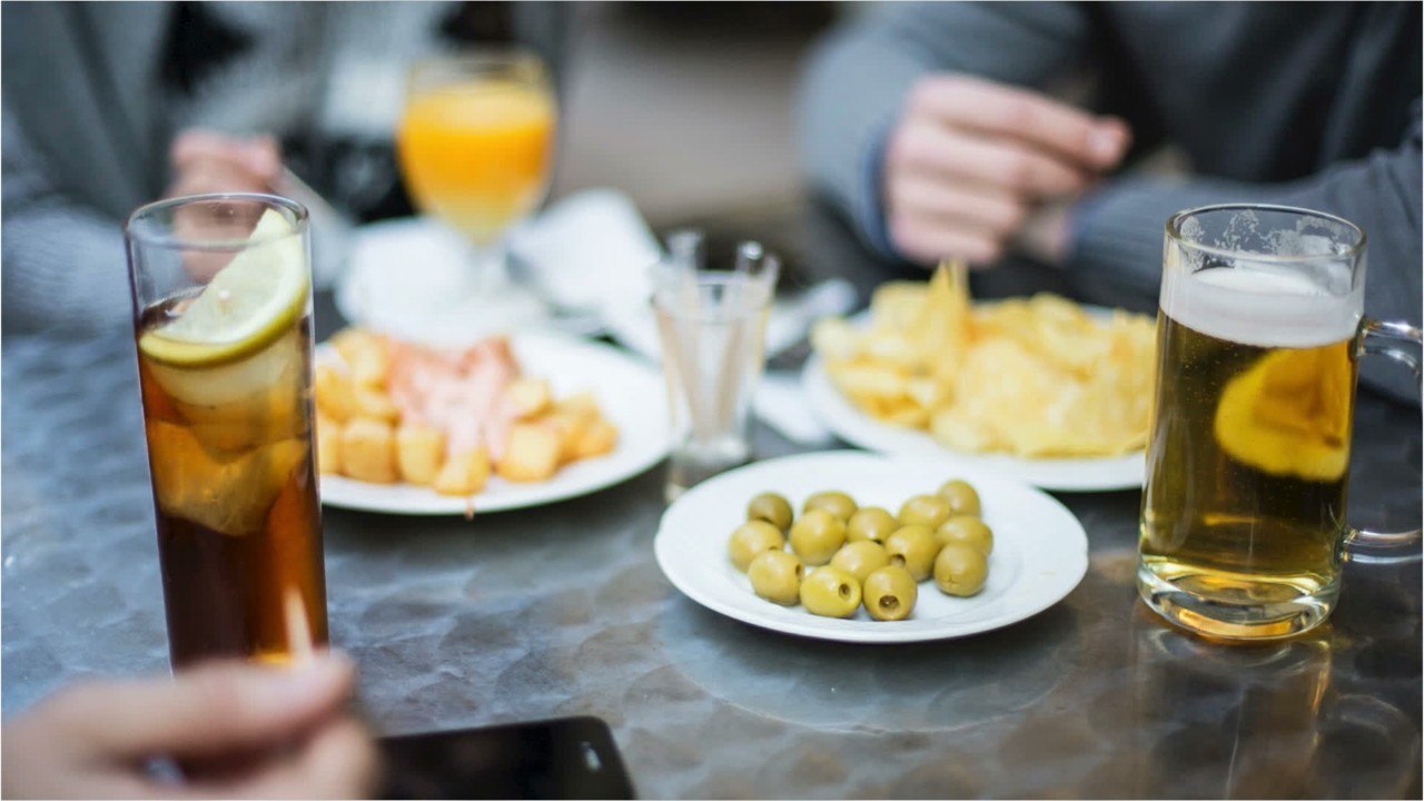 Repas de fête, buffet, apéritif estival... Comment faire pour compenser après un repas d'excès ?