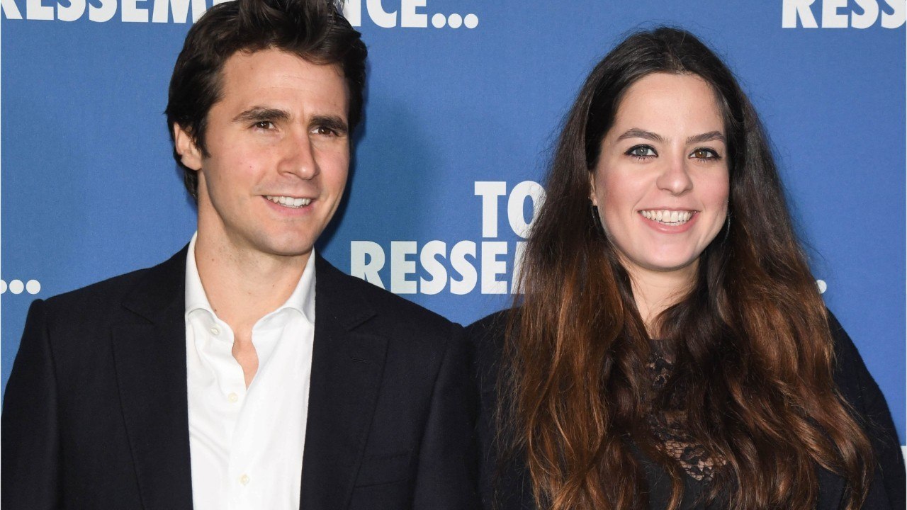 FEMME ACTUELLE - Anouchka Delon bientôt maman : elle rayonne aux côtés de son compagnon Julien Dereims