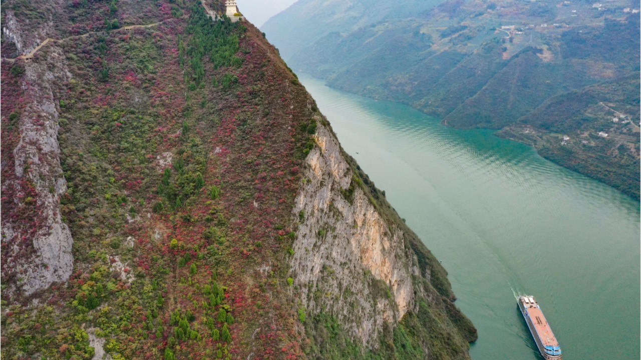 FEMME ACTUELLE - Un homme ne parvient pas à guérir d'une toux : on lui découvre deux sangsues dans les voies respiratoires