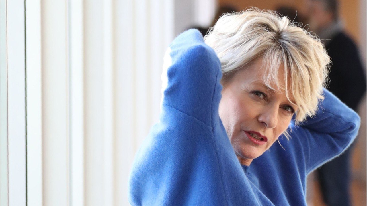 FEMME ACTUELLE - Sophie Davant adepte de la chirurgie esthétique ? Ce à quoi elle est prête pour "pour rester fraîche"