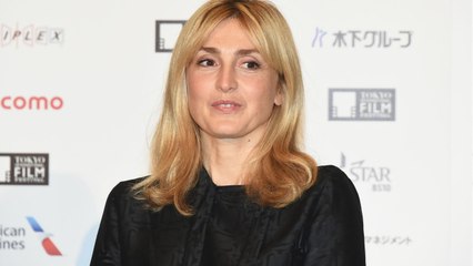 FEMME ACTUELLE - Julie Gayet : ce secret très bien gardé sur son couple avec François Hollande qu'elle a confié à Géraldine Maillet