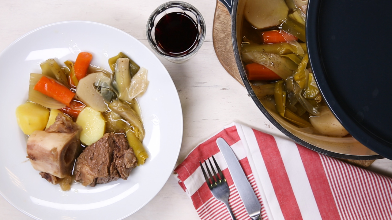 Recette Pot Au Feu Philippe Etchebest Le pot-au-feu de Philippe Etchebest : sa recette et ses astuces pour lui  donner du goût - Cuisine Actuelle