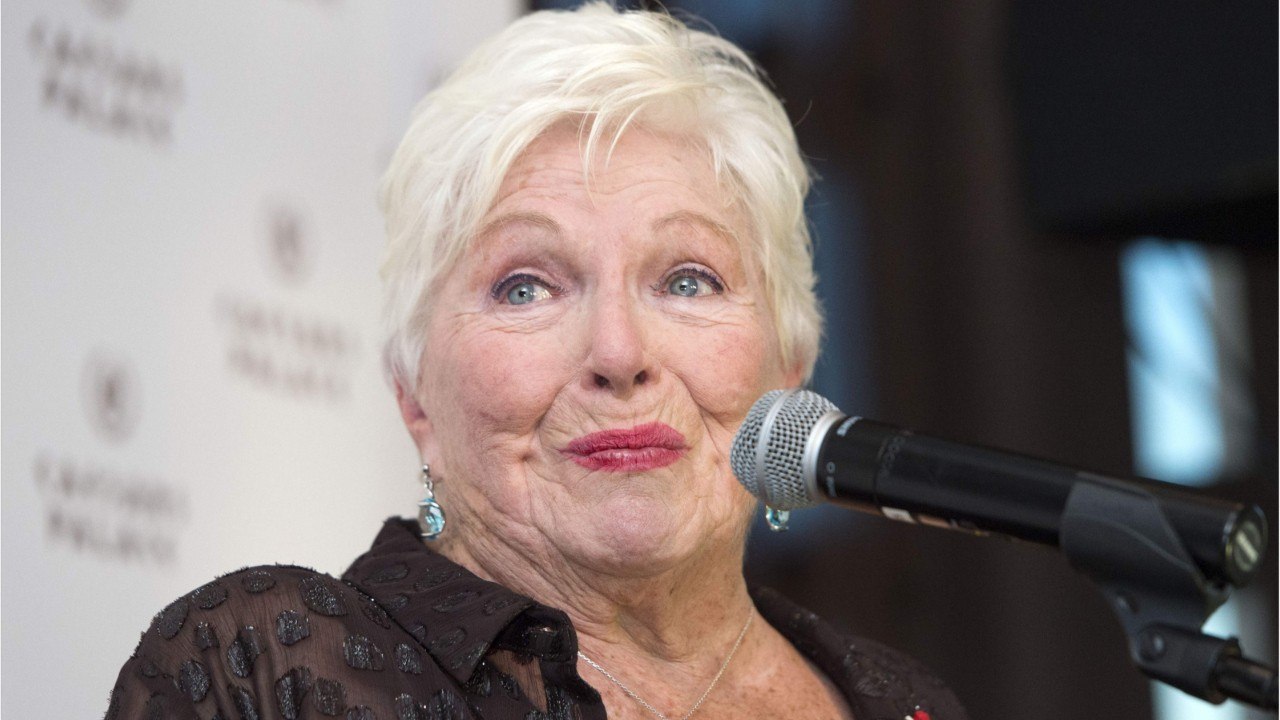 FEMME ACTUELLE - “Ça fait du mal, beaucoup de mal…” : Line Renaud raconte les derniers instants de Jacques Chirac auprès de sa fille Claude