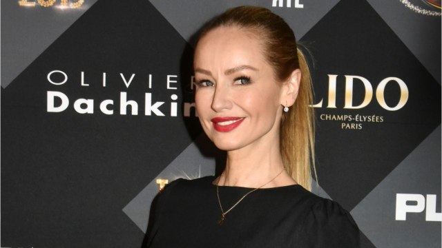 FEMME ACTUELLE - Les Pouvoirs Extraordinaires Du Corps Humain : Michel Cymes a Dû Demander À Adriana Karembeu De Prendre Ses Distances