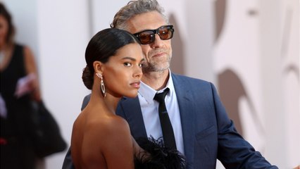 FEMME ACTUELLE - Tina Kunakey : ce que pense son mari Vincent Cassel de ses photos en lingerie