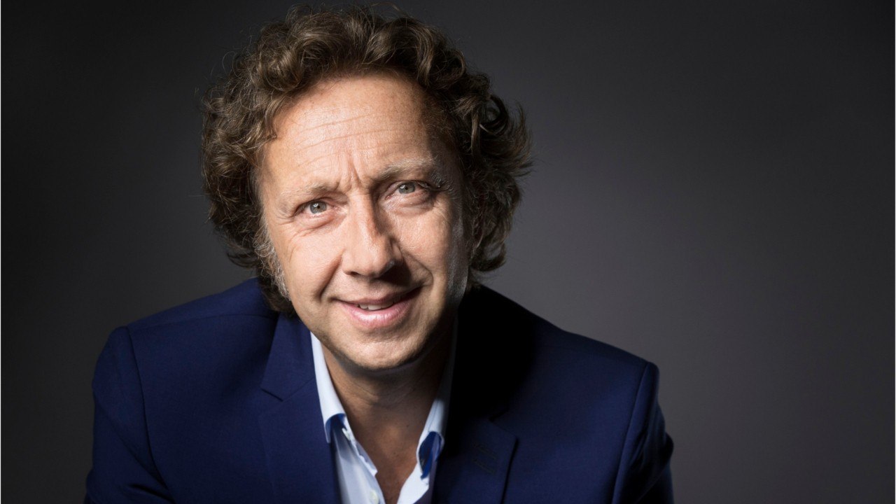 FEMME ACTUELLE - Stephane Bern : cette visite discrète prévue avec Emmanuel et Brigitte Macron