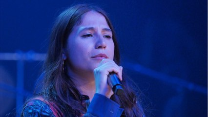 FEMME ACTUELLE - Izïa Higelin : comment elle a vécu la mort de son père alors qu'elle était enceinte de six mois