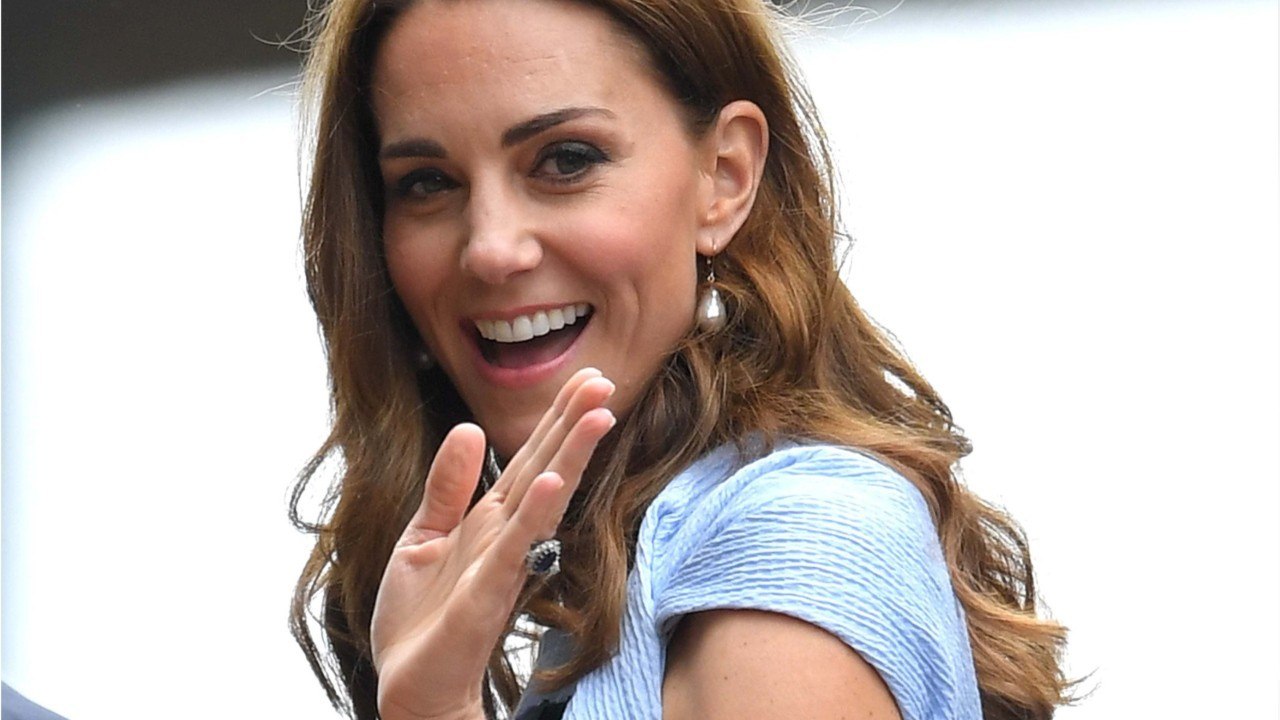 FEMME ACTUELLE Pourquoi Kate Middleton portetelle trois bagues à son annulaire gauche