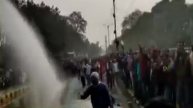 Patna: Police personnels lathi charged on ward secretaries