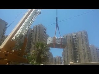 محافظ الإسكندرية يتفقد عملية نقل التابوت الأثري لمخازن مصطفى كامل