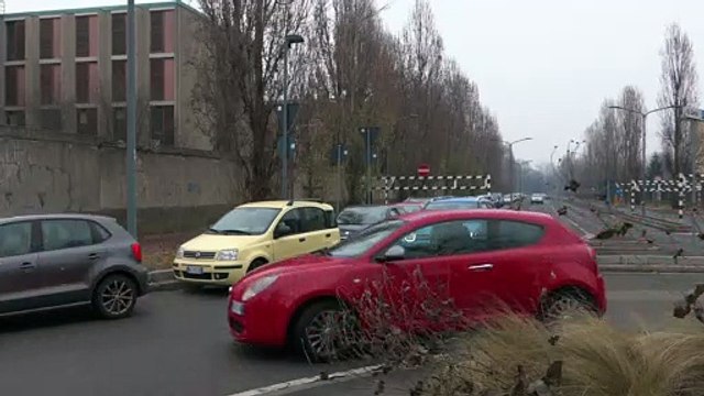 Milano, ancora lunghe code per il tampone anti-Covid