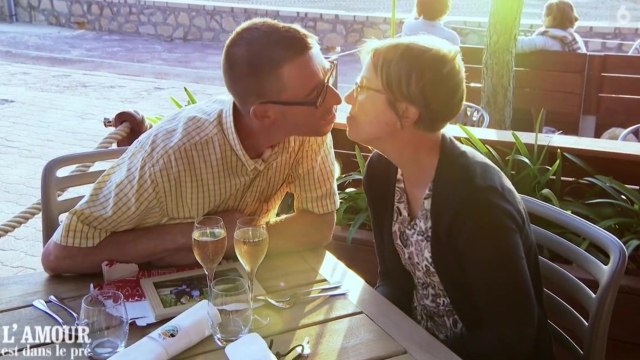 FEMME ACTUELLE - Hervé et Stéphanie ( L'amour est dans le pré ) annoncent une grande nouvelle à Karine Le Marchand