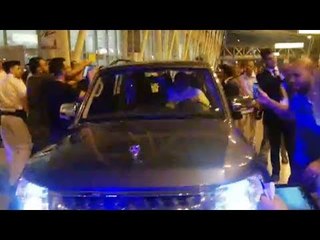 لحظة وصول محمد صلاح مطار القاهرة بدون حراسة خاصة