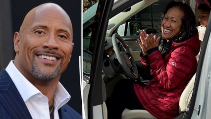 下载视频: L'acteur Dwayne Johnson, alias « The Rock », offre un sacré cadeau de Noël à sa mère