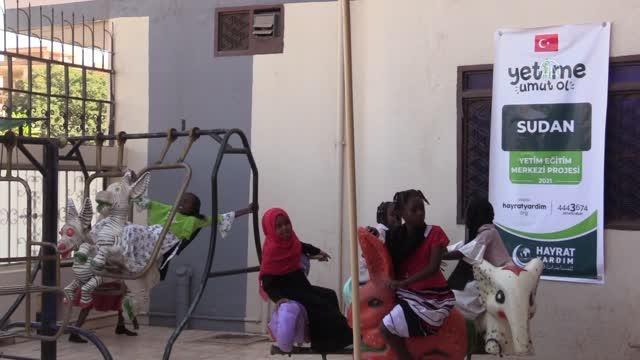 Hartum Büyükelçisi Neziroğlu, Sudanlı yetim çocukları ziyaret etti