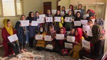 Afganistán | Protesta de mujeres mientras el gobierno talibán impone nuevas restricciones