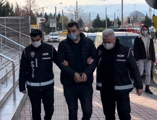 TEM'de bir otomobilde 20 ruhsatsız tabanca ele geçirildi