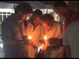 وقفة بالشموع لتأبين ضحايا حريق مسرح بني سويف في الذكرى الـ13
