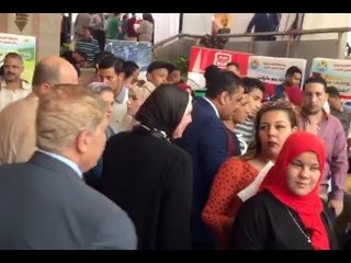 الشباب يتوافدون إلى مقر ملتقى التوظيف الخامس بالإسماعيلية