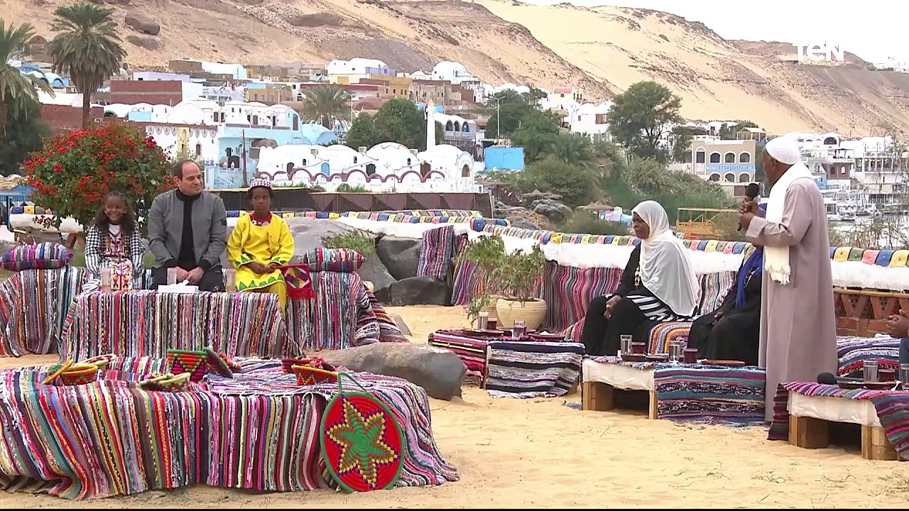 الرئيس السيسي يعقد لقاءً مفتوحًا مع مجموعة من أهالي قرية غرب سهيل بأسوان