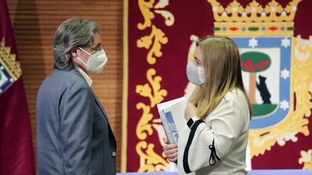 El 'sí' de los cuatro ediles del Grupo Mixto salva el proyecto de Presupuestos de Almeida