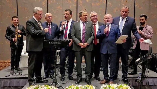 Mansur Yavaş ve Ekrem İmamoğlu birlikte türkü söyledi
