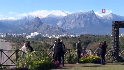 Antalyalılar karlı dağlara karşı kulaç attı