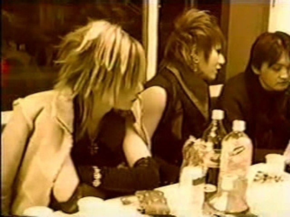 Gazette - Reita et Kai matrix-ing et Aoi [clip]