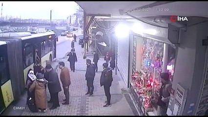 Otobüs erken hareket etti, yaşlı kadın böyle düştü