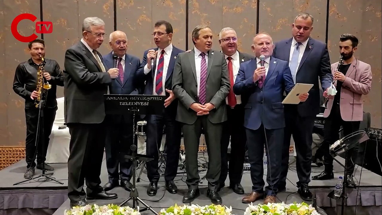 Mansur Yavaş ve Ekrem İmamoğlu birlikte türkü söyledi