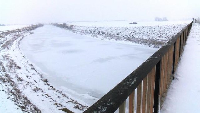 Muş'ta nehir, dere ve göletler buz tuttu