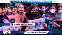 ഡൽഹിയിൽ റസിഡന്റ് ഡോക്ടർമാർ സുപ്രീം കോടതിയിലേക്ക് ഡോക്ടർമാർ മാർച്ച് നടത്തുന്നു