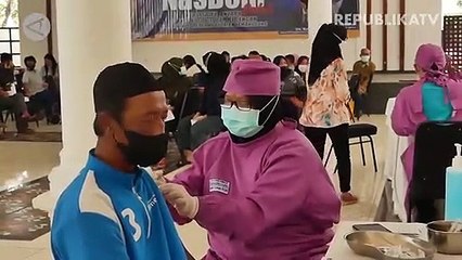 Luhut Sebut Vaksinasi Dosis Pertama Jawa-Bali Capai 80 Persen