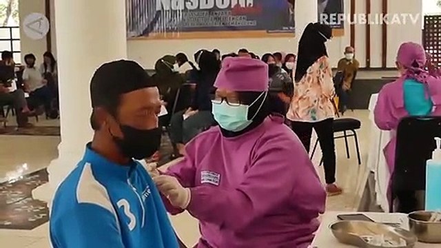 Luhut Sebut Vaksinasi Dosis Pertama Jawa-Bali Capai 80 Persen