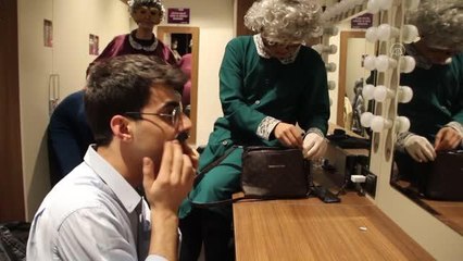 Tiyatro öğrencileri kurdukları tiyatro laboratuvarında yeni türler deniyor