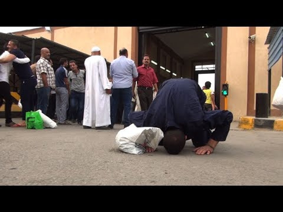 سجود وزغاريد من المفرج عنهم بعفو رئاسي في ذكرى أكتوبر