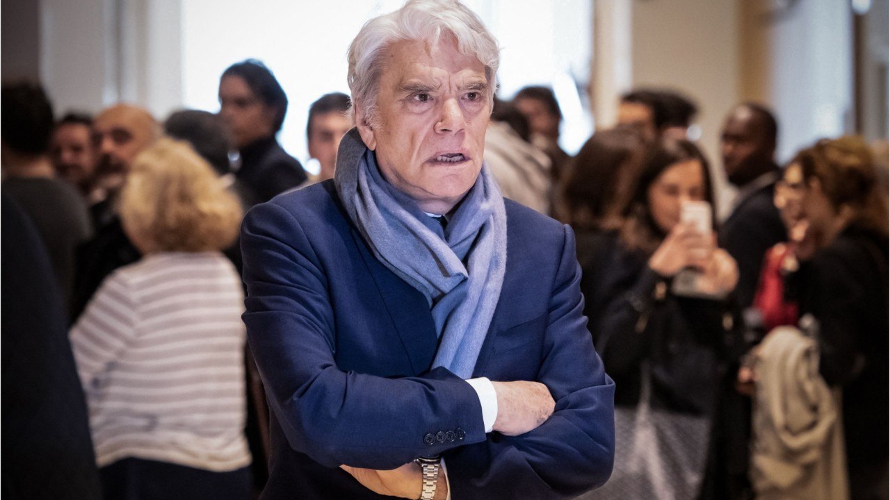 FEMME ACTUELLE - Mort de Bernard Tapie : "touché", Emmanuel Macron lui adresse un vibrant hommage