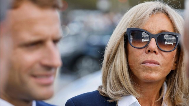 FEMME ACTUELLE - Brigitte et Emmanuel Macron en amoureux : ils profitent d'une escapade romantique lors de leur séjour en Grèce