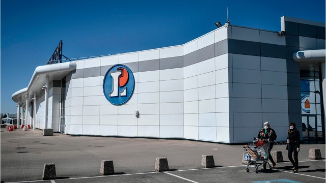 FEMME ACTUELLE - Auxerre : un patron de Leclerc ferme son magasin et emmène ses employés faire la fête